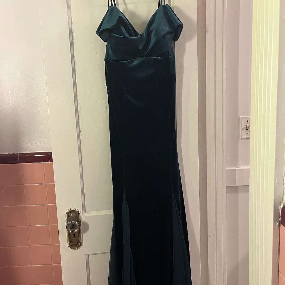 Nightway Cold Shoulder Stretch Velvet Gown - 12 / Hunter Green